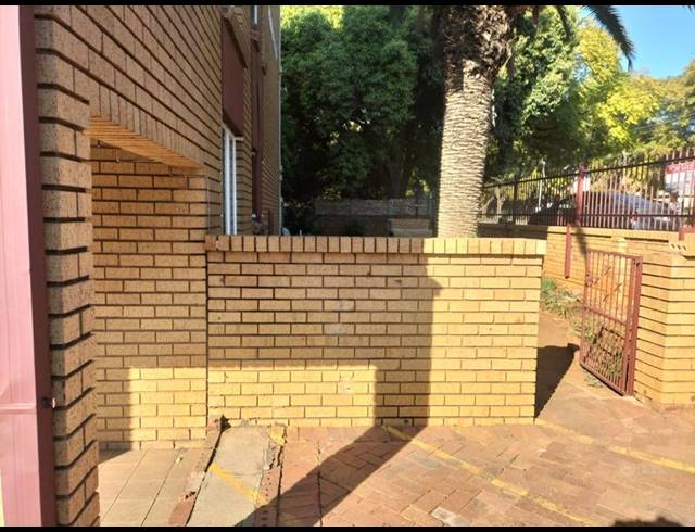 2 BEDROOM PROPERTY TO RENT IN PRETORIA GARDENS